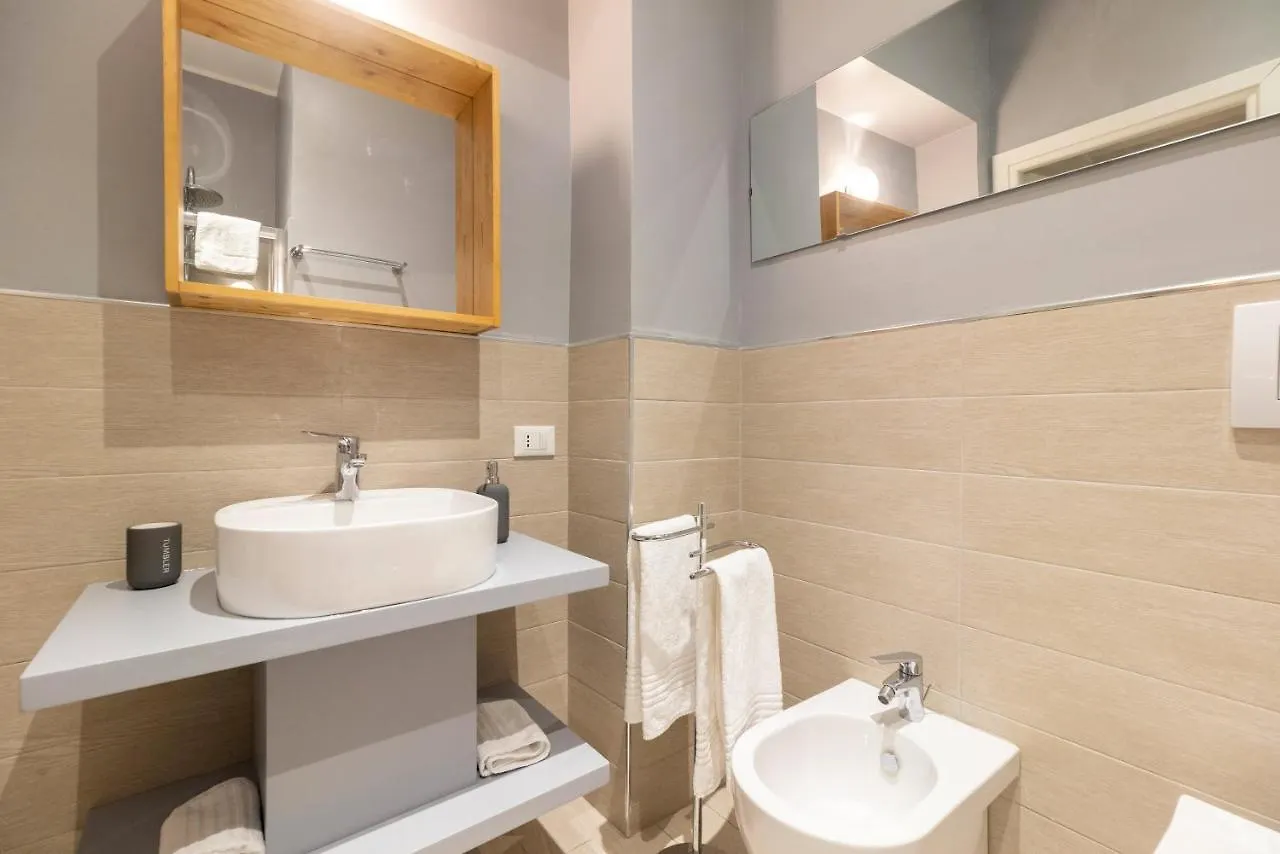 Design 18 Charming Rooms Rome 0*,  Italy