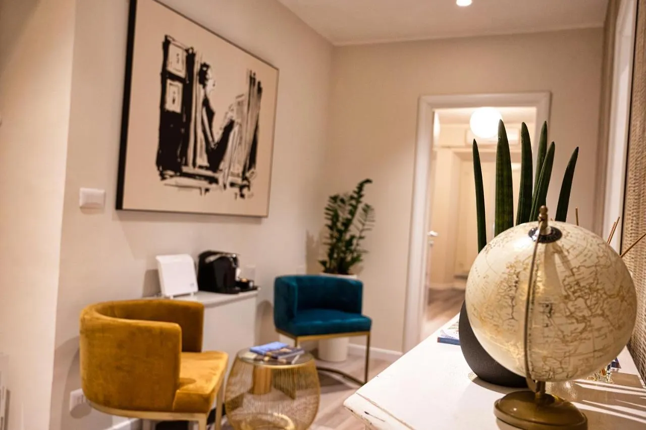 Design 18 Charming Rooms Roma