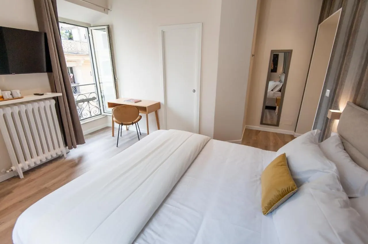 Design 18 Charming Rooms Rome 0*,  Italy