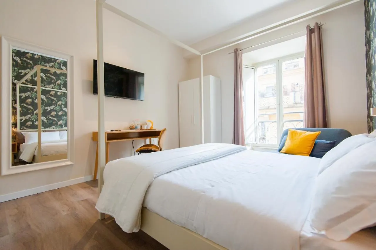 Design 18 Charming Rooms Rome